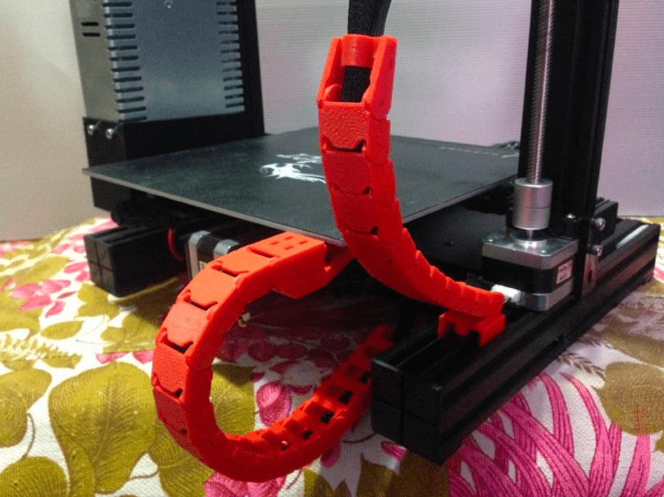 Cable drag chain mounted on an Ender 3.